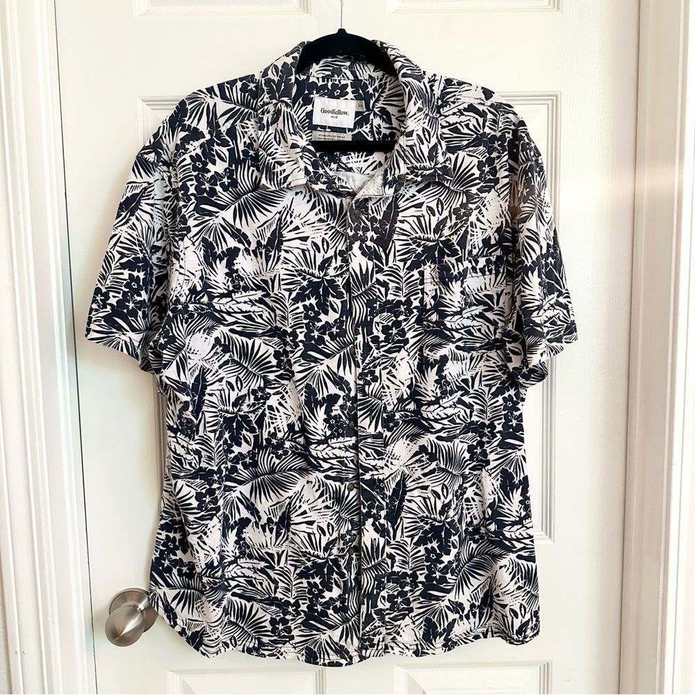 Goodfellow & Co Black and White Tropical Print Casual Button Down Shirt